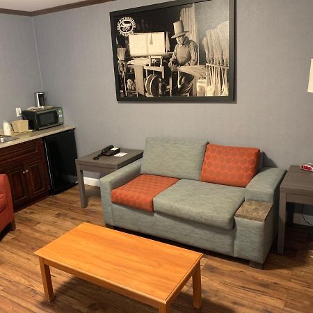 Hotel Super 8 By Wyndham Sturbridge Exterior foto