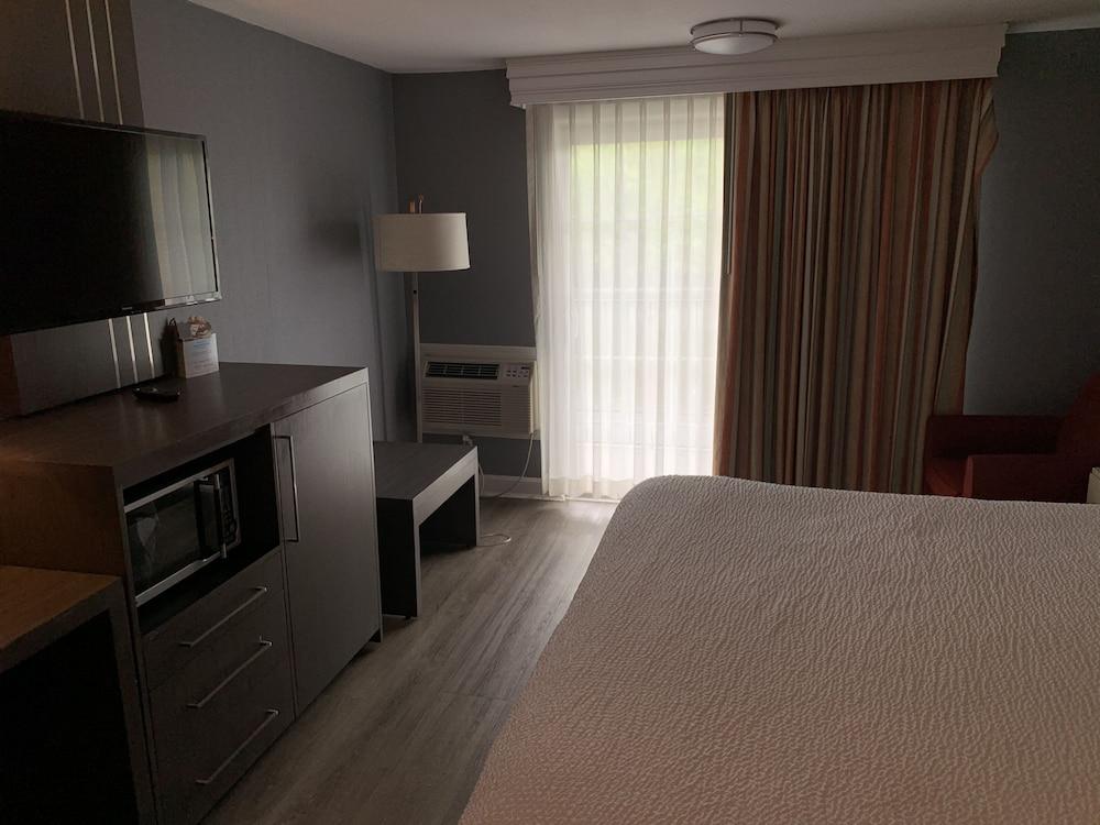 Hotel Super 8 By Wyndham Sturbridge Exterior foto