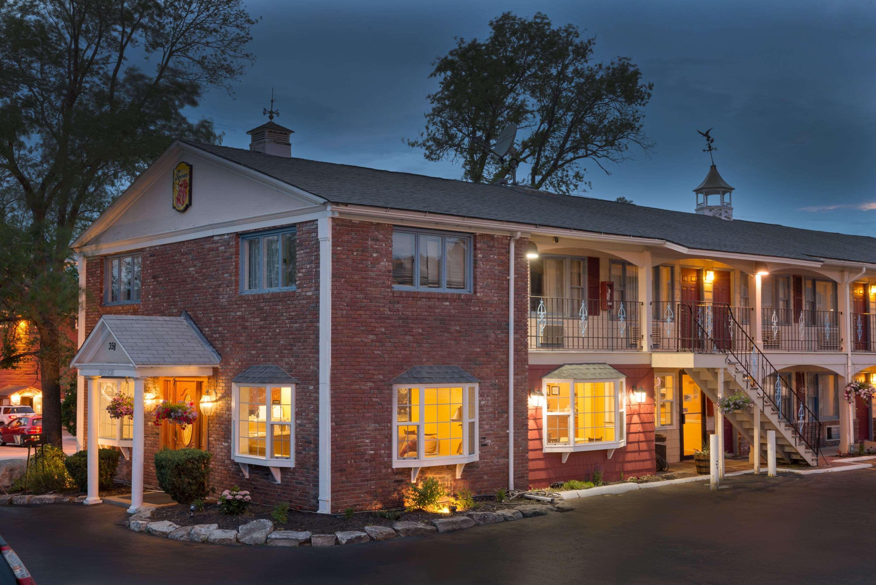 Hotel Super 8 By Wyndham Sturbridge Exterior foto